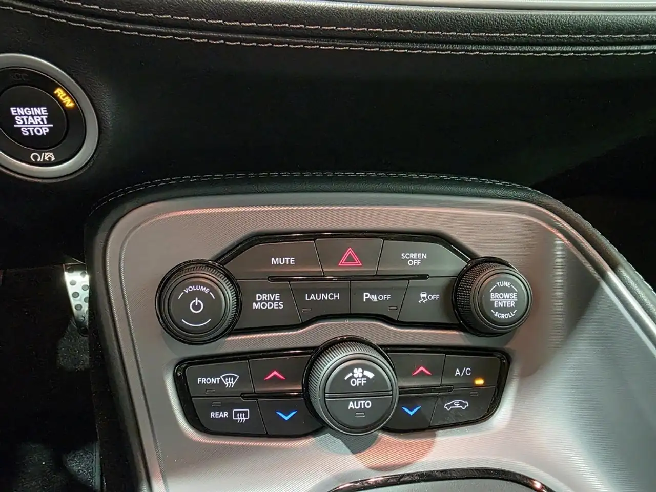 Dodge Challenger 2023 — фото 11