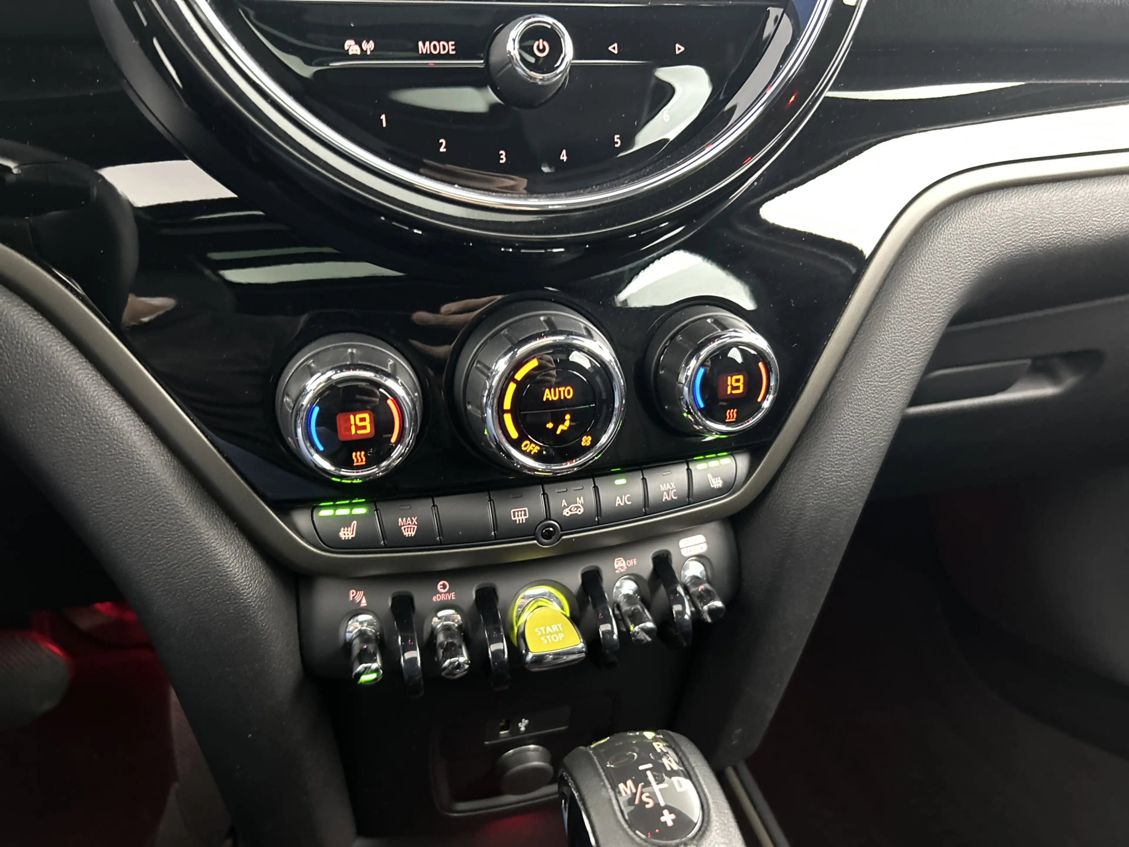 MINI Cooper SE Countryman 1.5 ALL4 Black ED/head up/Panopdak/Stoelv/Carplay — photo 25
