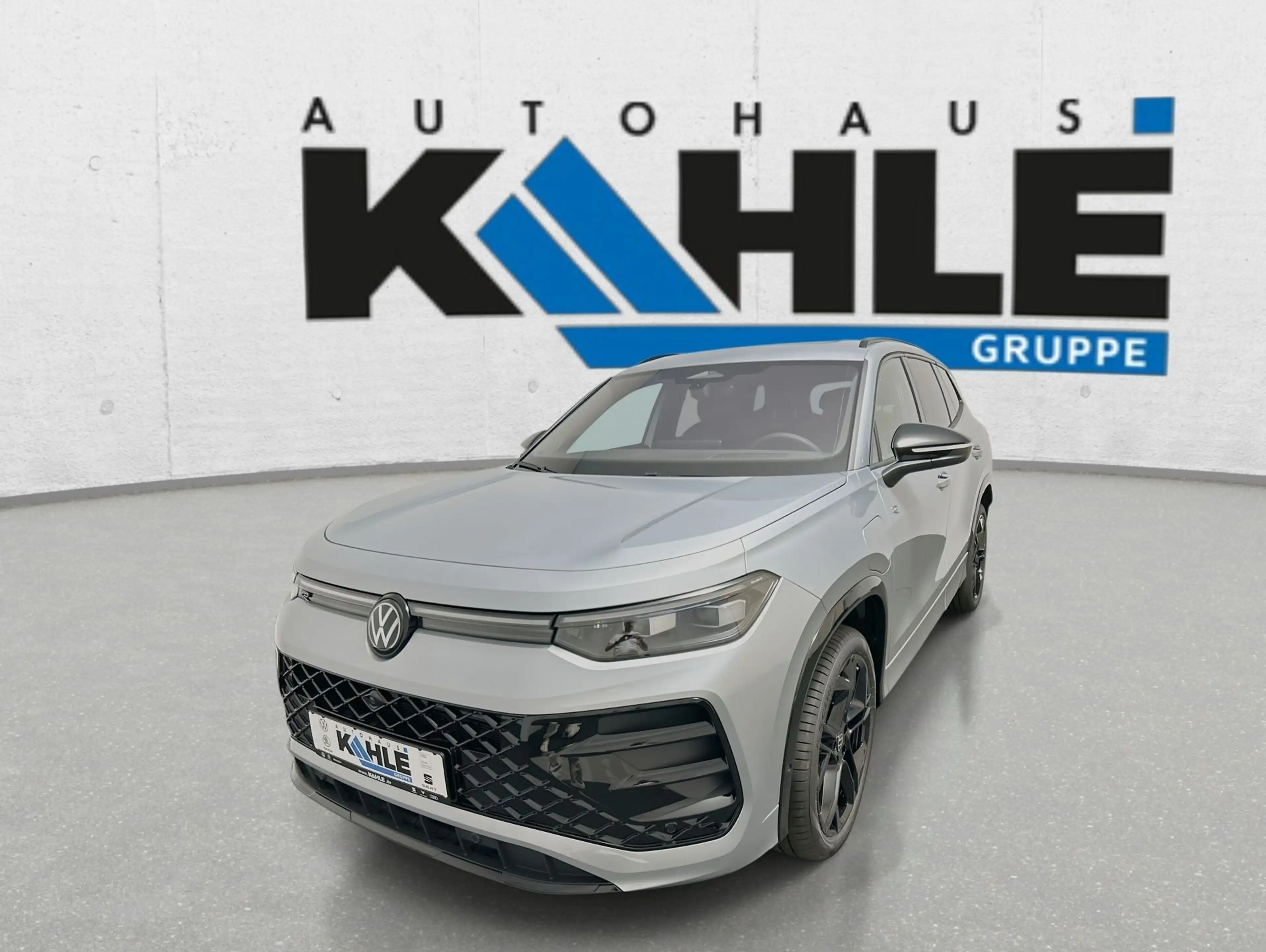 Volkswagen Tayron 1.5 eHybrid R-Line CarPlay Pano Black ACC — photo 2