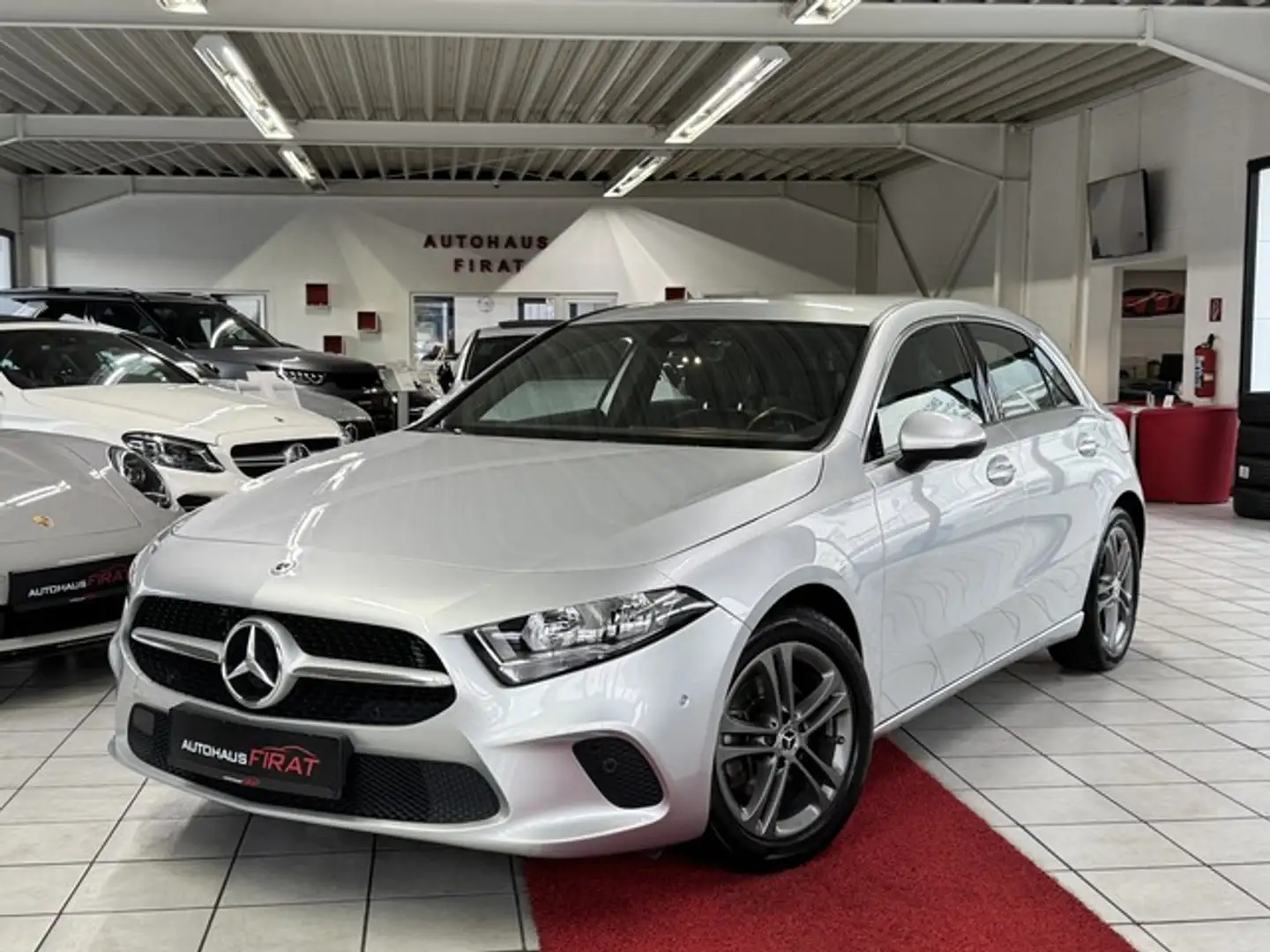 Mercedes-Benz A 200 Kamera+Navi+Leder+Alu Silber - 1