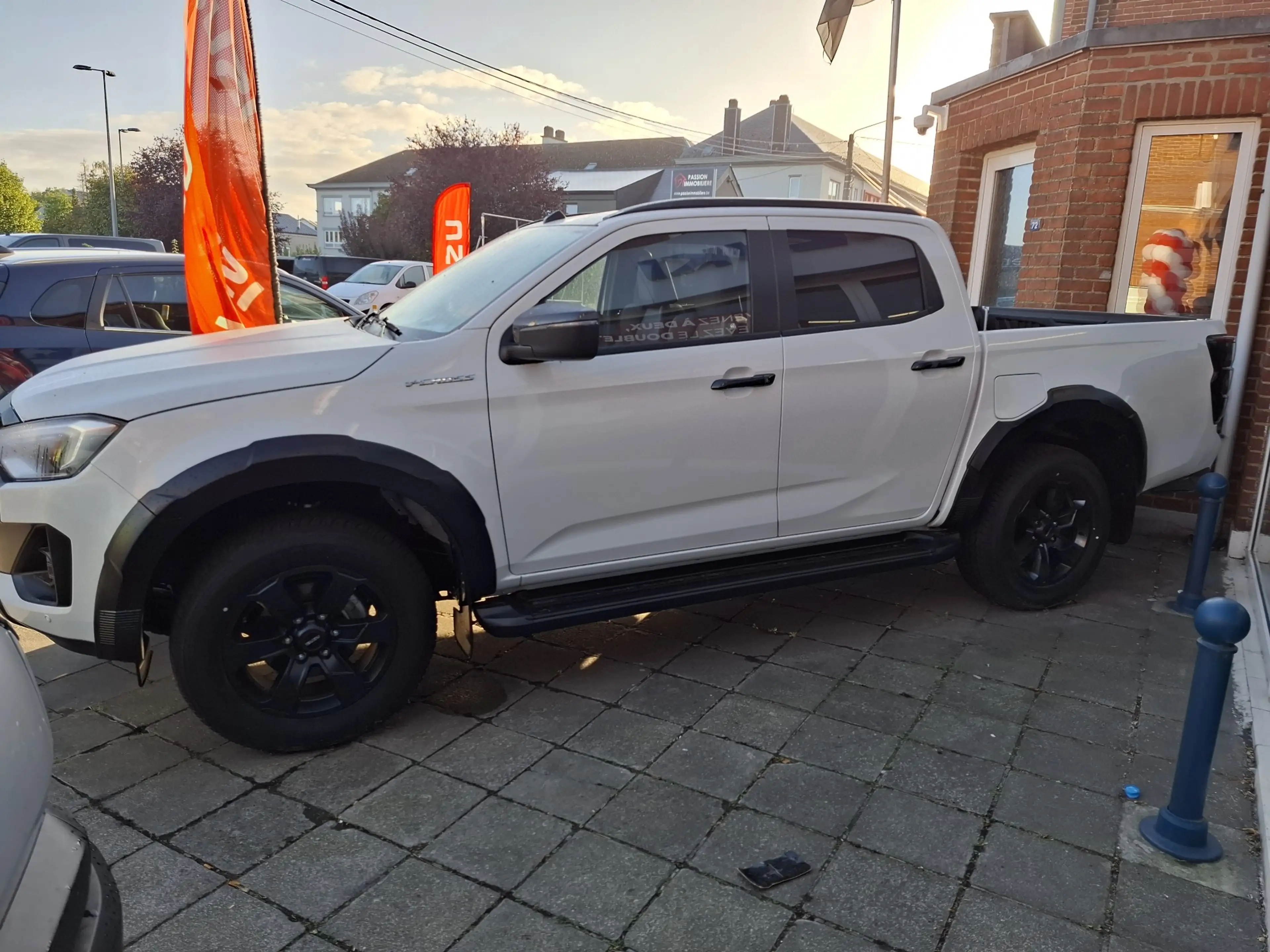 Isuzu D-Max 1.9 Turbo D 4WD V-Cross 41240 HTVA — photo 2