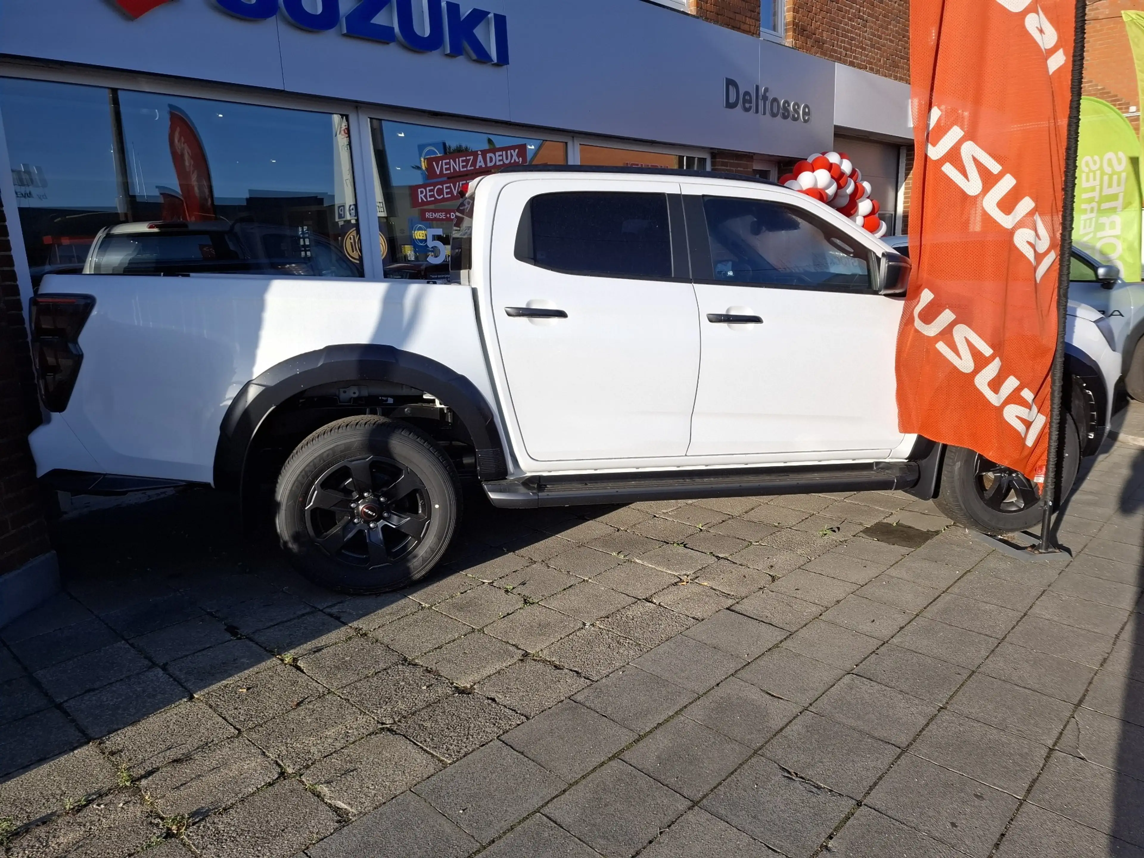 Isuzu D-Max 1.9 Turbo D 4WD V-Cross 41240 HTVA — photo 3