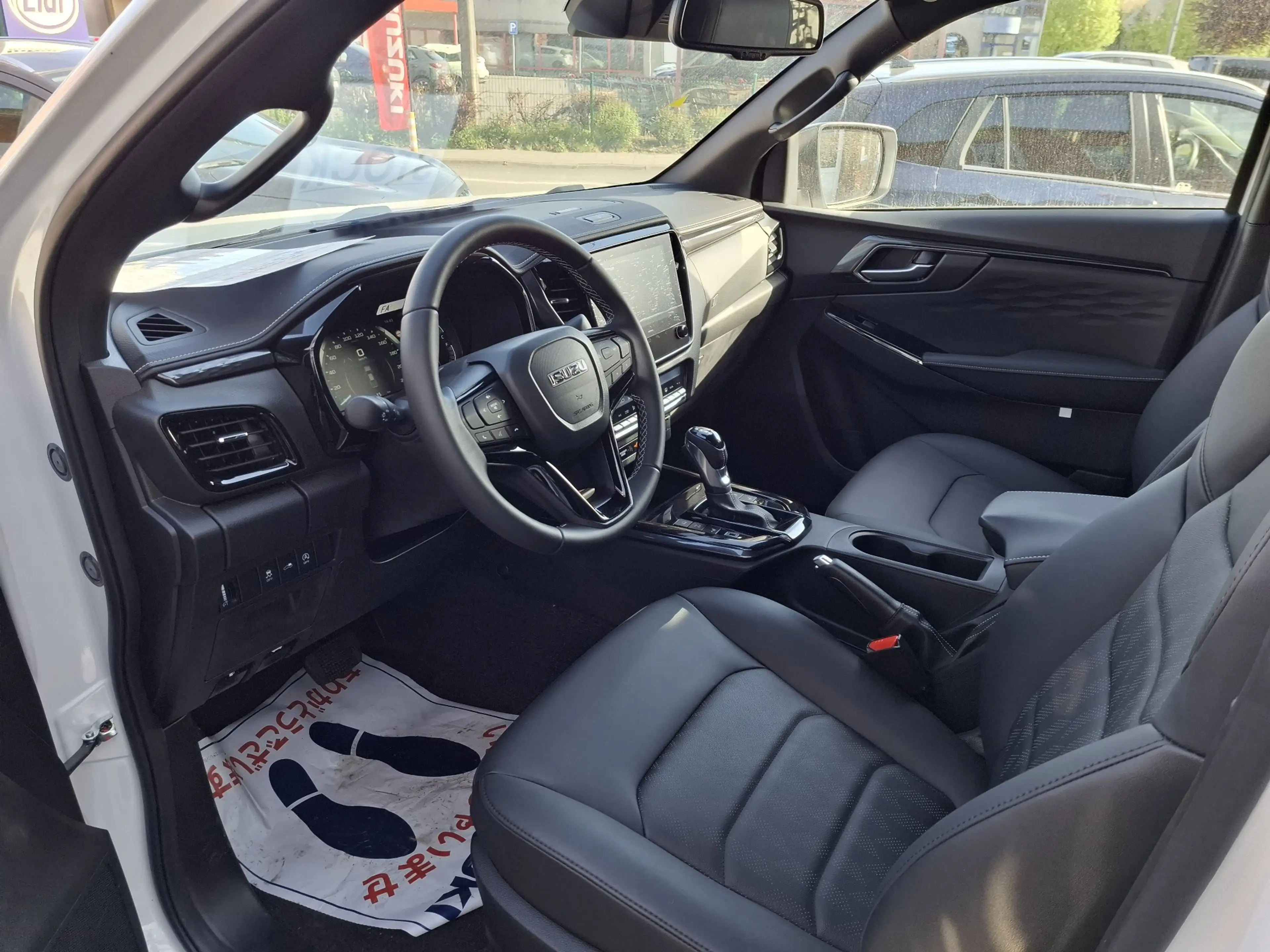 Isuzu D-Max 1.9 Turbo D 4WD V-Cross 41240 HTVA — photo 4