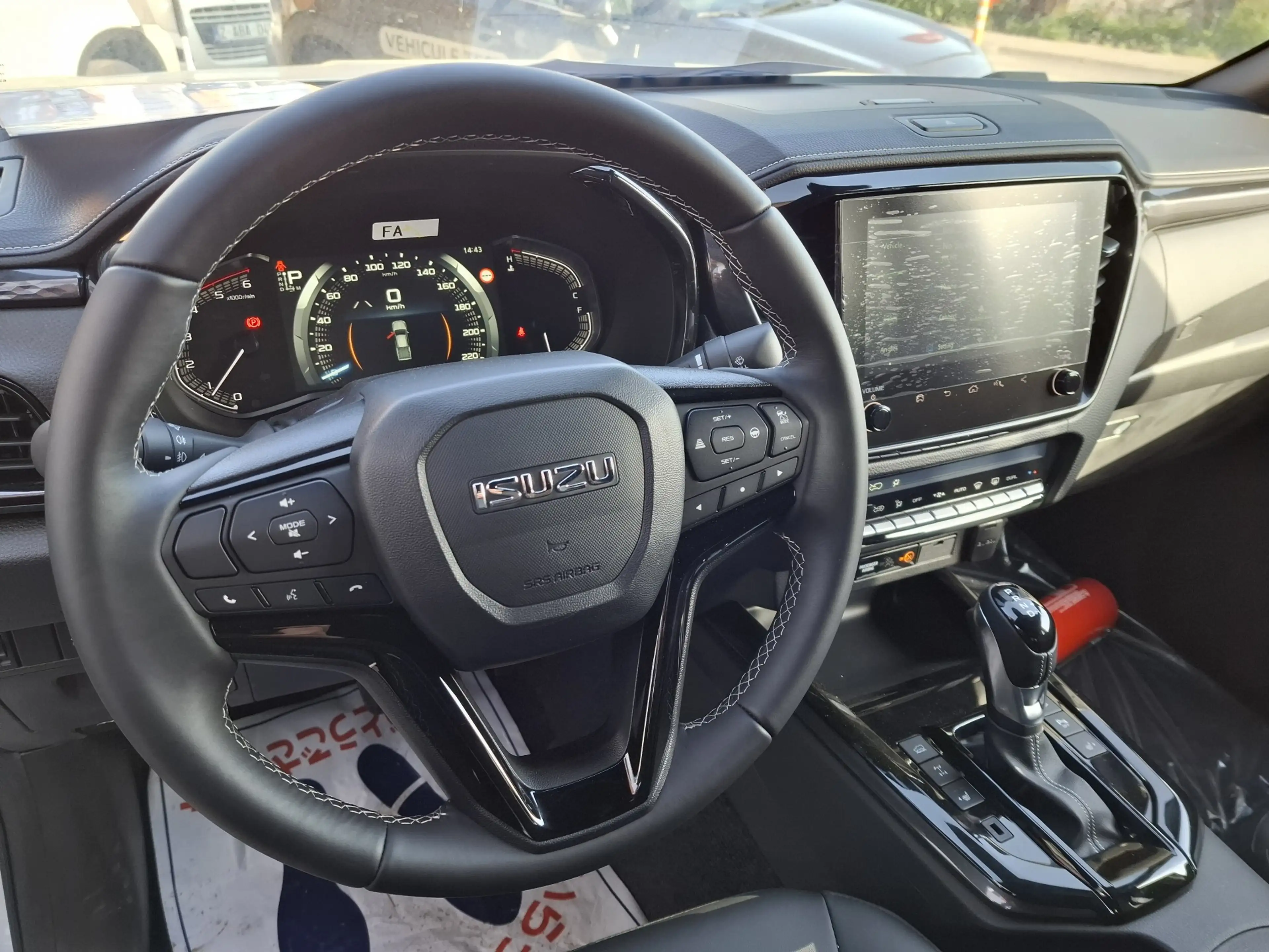 Isuzu D-Max 1.9 Turbo D 4WD V-Cross 41240 HTVA — photo 5