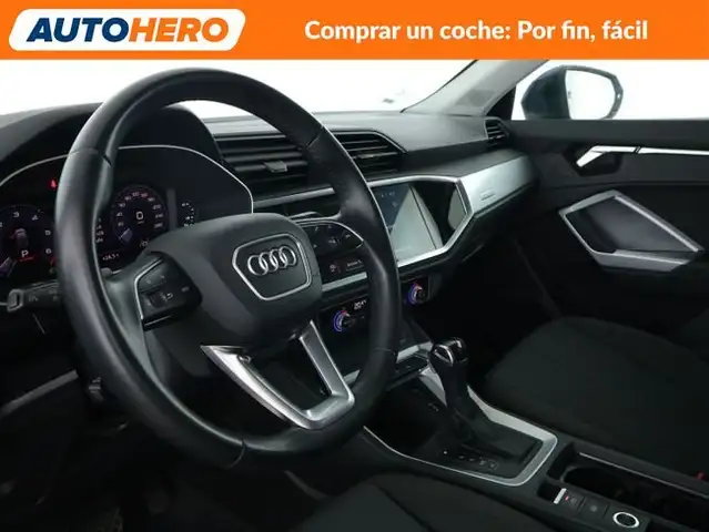 Audi Q3 view 12