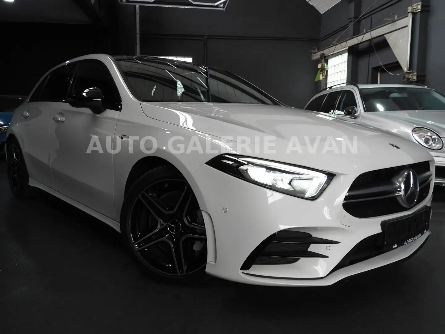 Mercedes-Benz A 35 AMG 4MATIC/LED/PANO/B&O/PERFORMANCE Blanc - 1