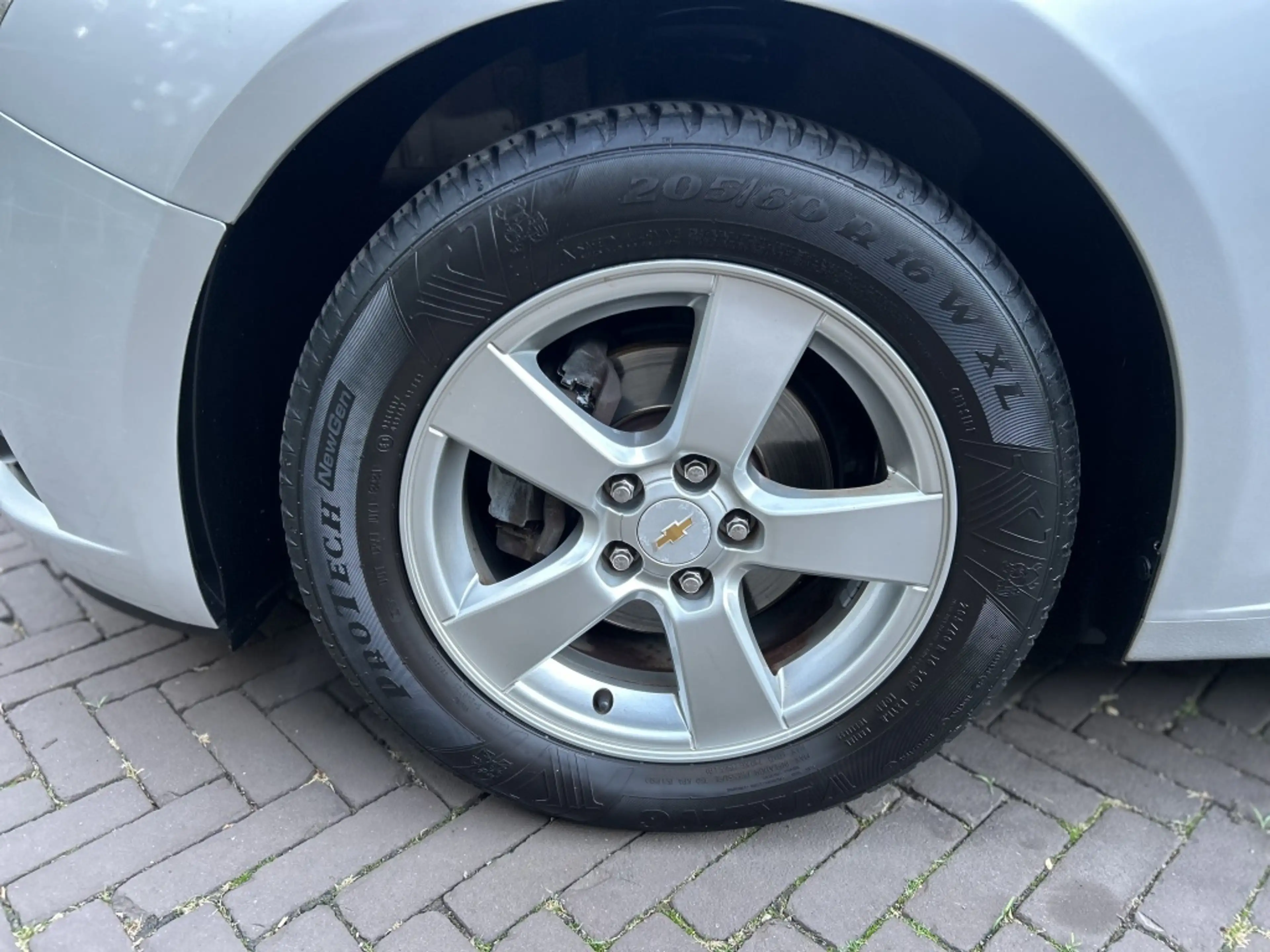 Chevrolet Cruze 1.6 LT — photo 12