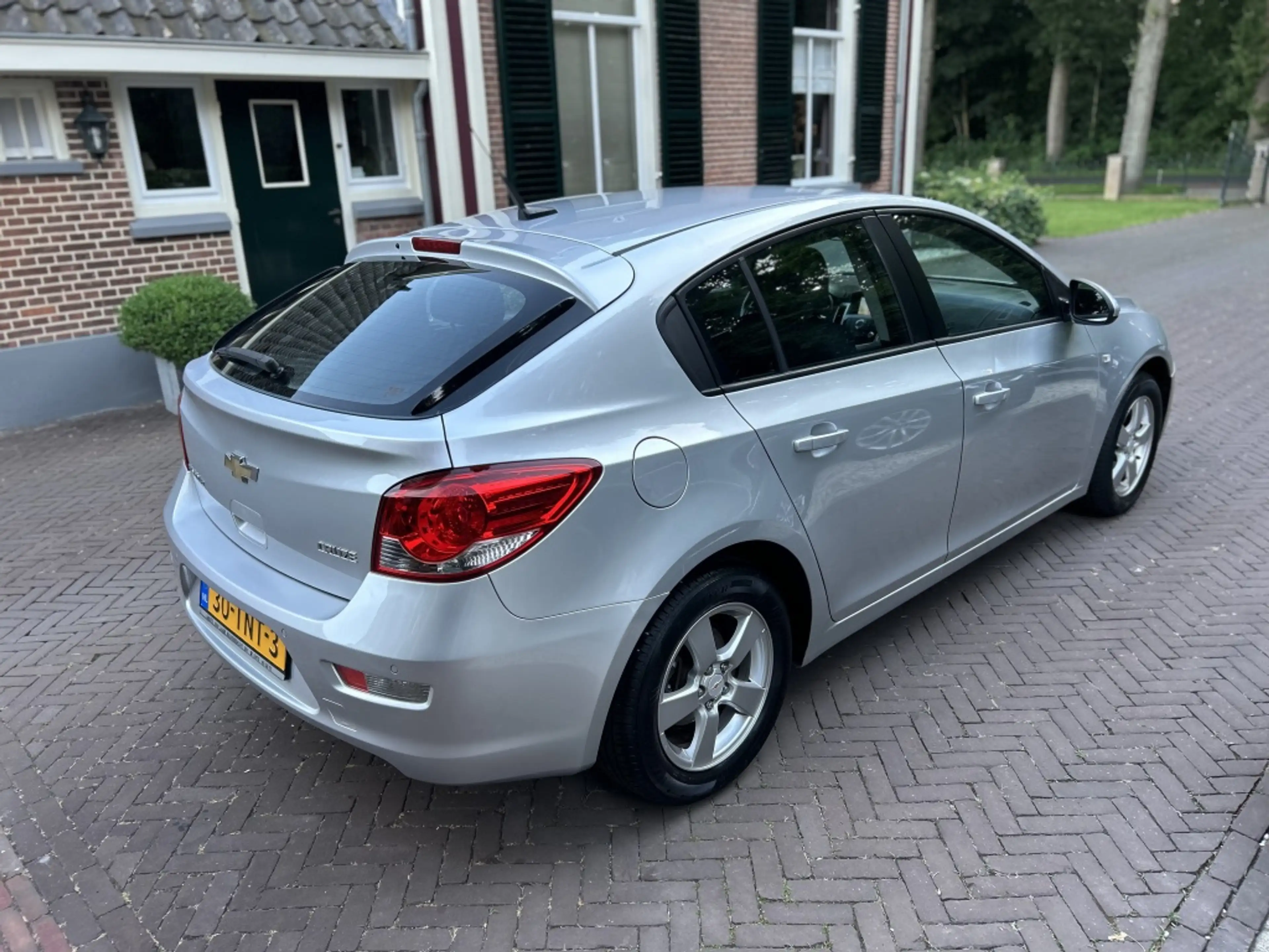 Chevrolet Cruze 1.6 LT — photo 4