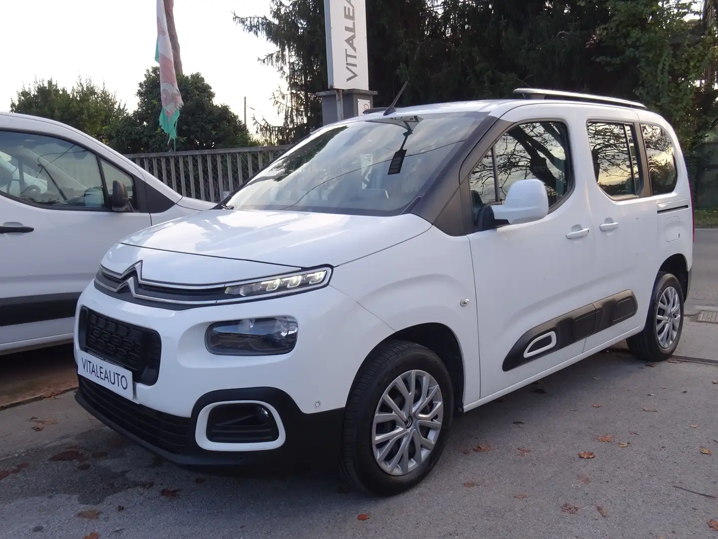 Citroen Berlingo 1.5 D CAMBIO AUTOMATICO M Feel s AUTOCARRO N°1 Bianco - 1
