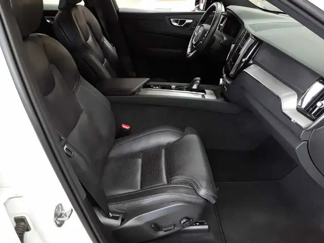 Volvo XC60 view 8