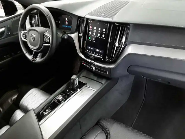 Volvo XC60 view 9