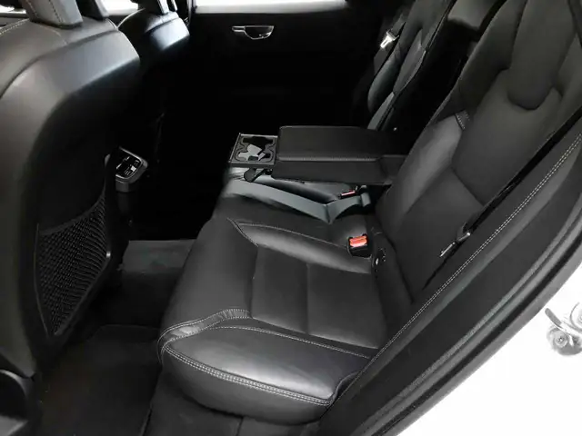 Volvo XC60 view 13