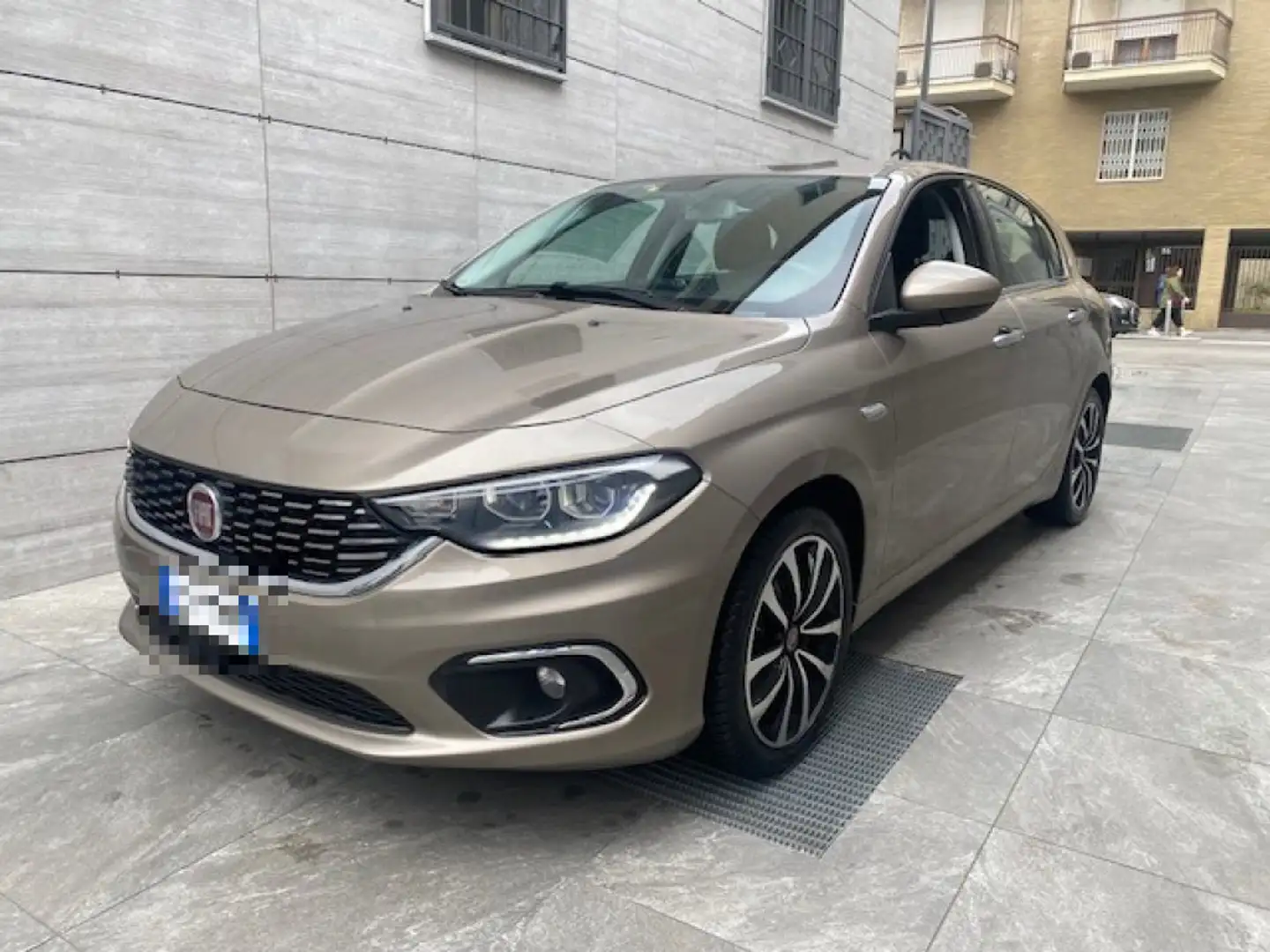 Fiat Tipo 1.3 Mjt S&S 5 porte Lounge Beżowy - 1
