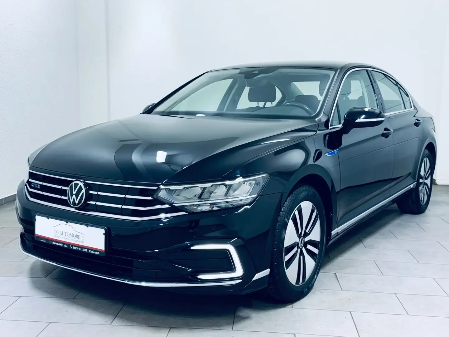 Volkswagen Passat Lim. GTE * 1.HAND * NAVI * R-KAMERA * Schwarz - 1
