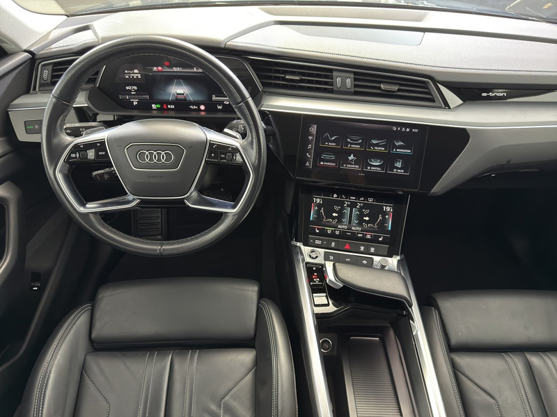 Audi Q8 55 e-tron quattro advanced — photo 7