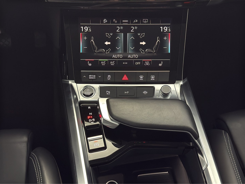 Audi Q8 55 e-tron quattro advanced — photo 12