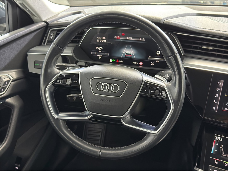 Audi Q8 55 e-tron quattro advanced — photo 8