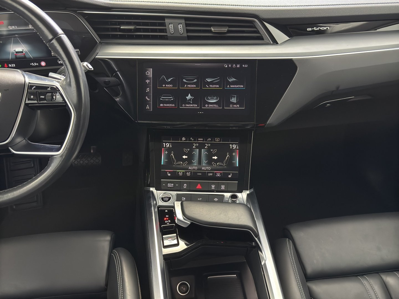 Audi Q8 55 e-tron quattro advanced — photo 10