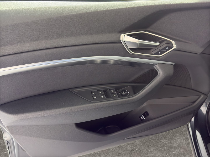 Audi Q8 55 e-tron quattro advanced — photo 14