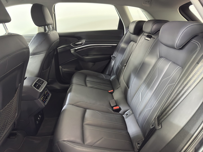Audi Q8 55 e-tron quattro advanced — photo 15