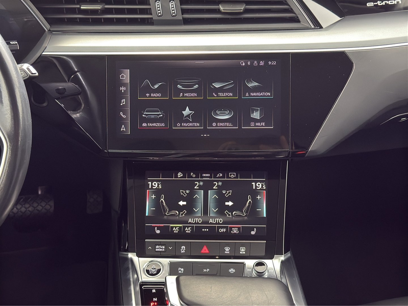Audi Q8 55 e-tron quattro advanced — photo 11
