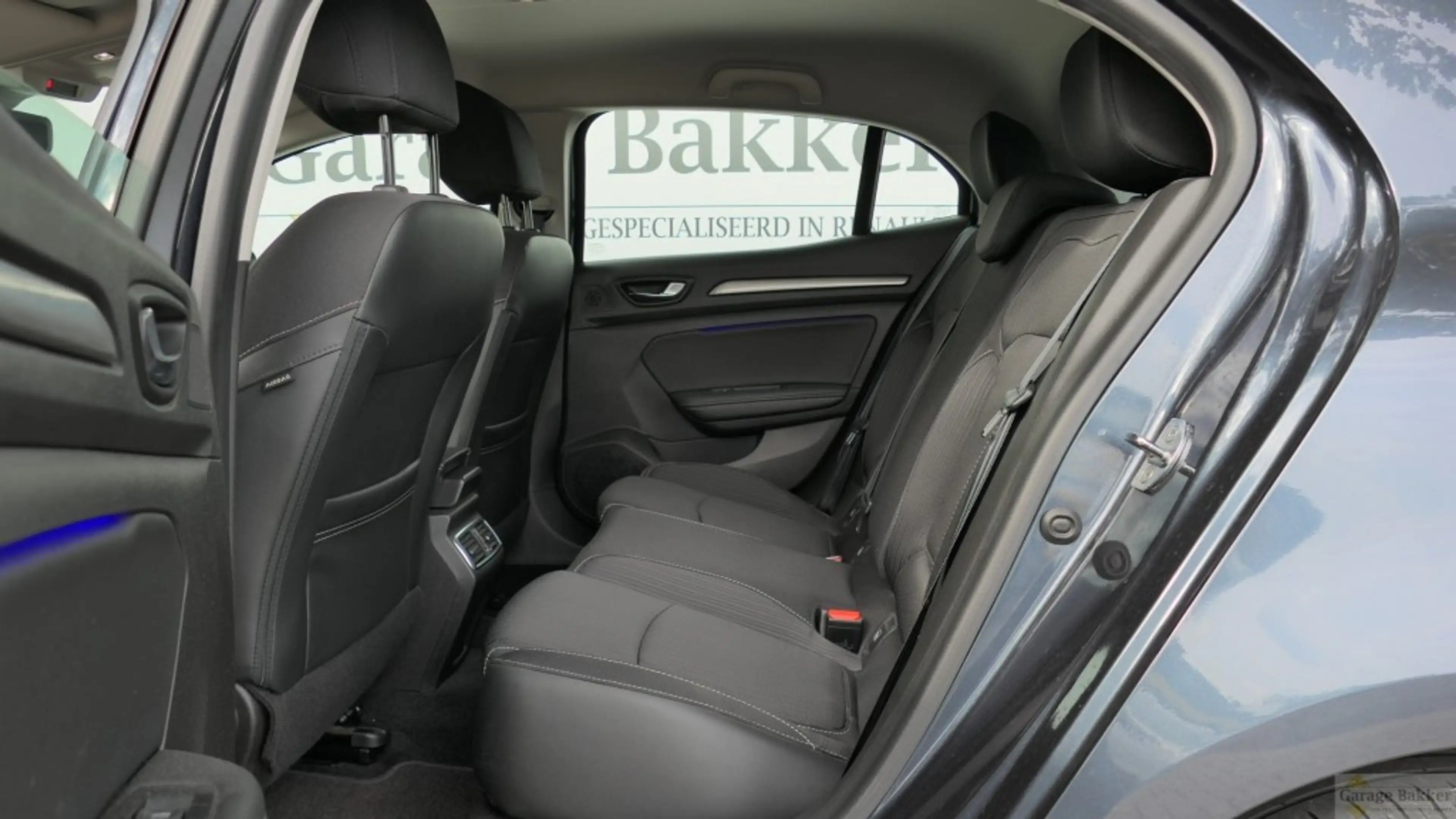 Renault Megane TCe 140 EDC Automaat Limited — photo 5