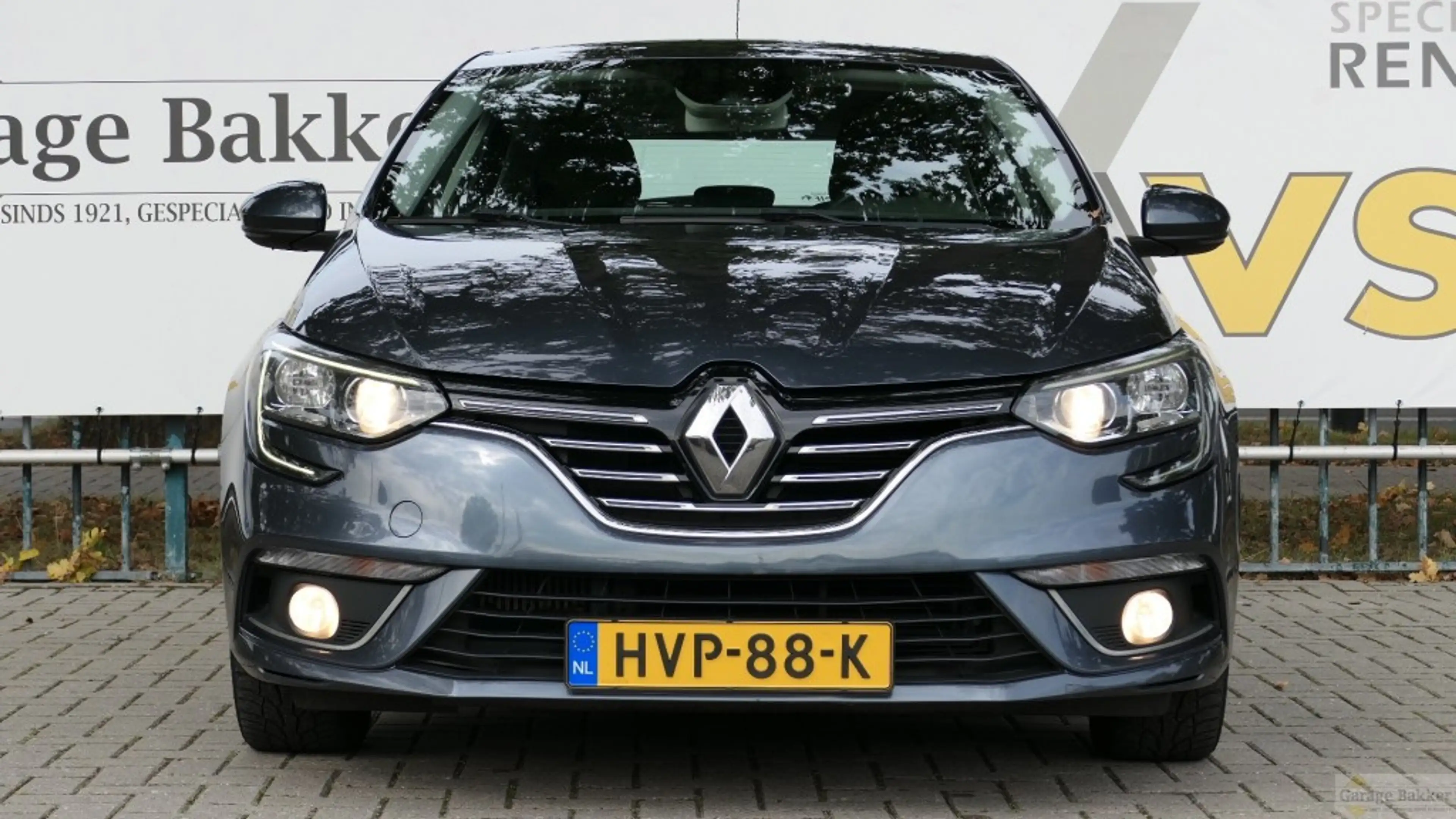 Renault Megane TCe 140 EDC Automaat Limited — photo 17