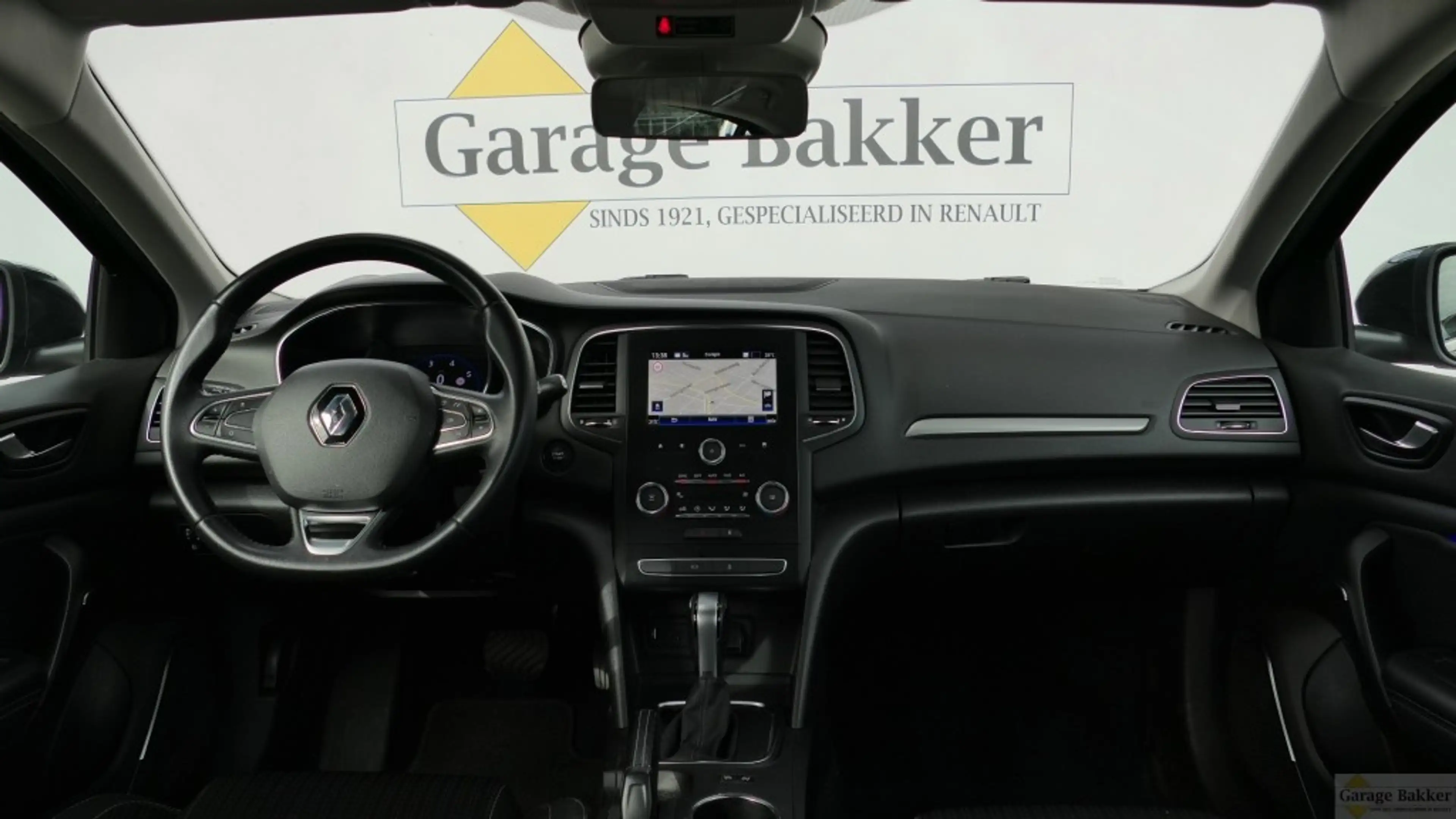 Renault Megane TCe 140 EDC Automaat Limited — photo 3