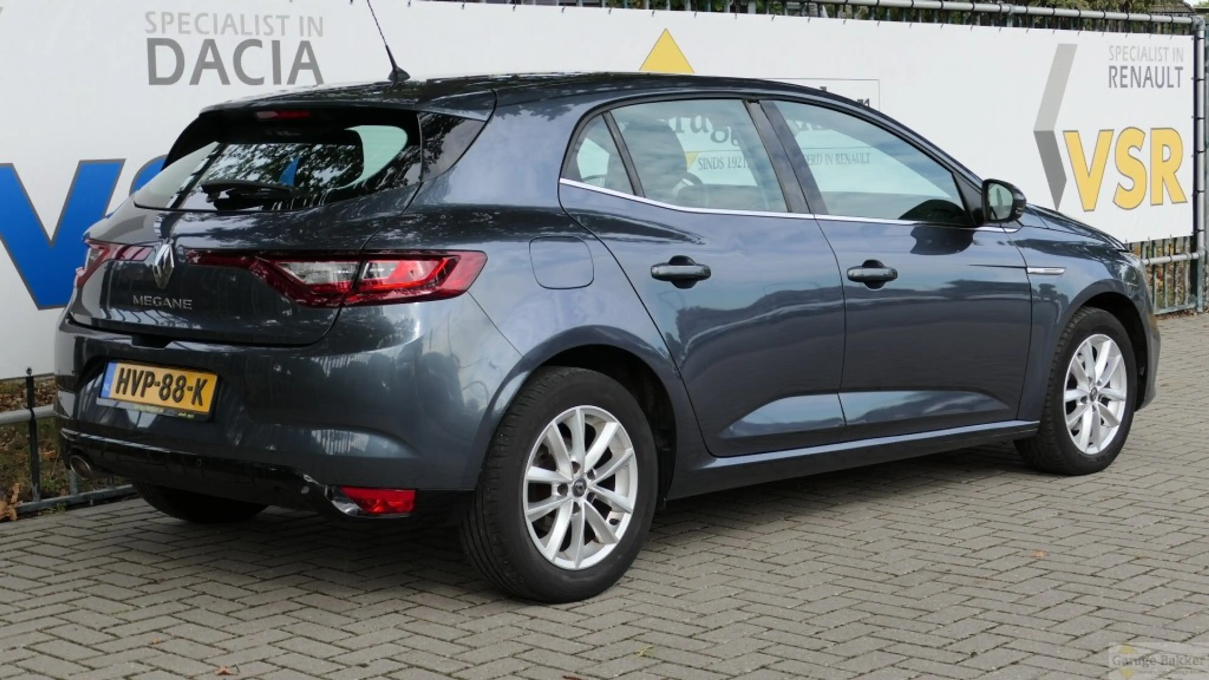 Renault Megane TCe 140 EDC Automaat Limited — photo 8