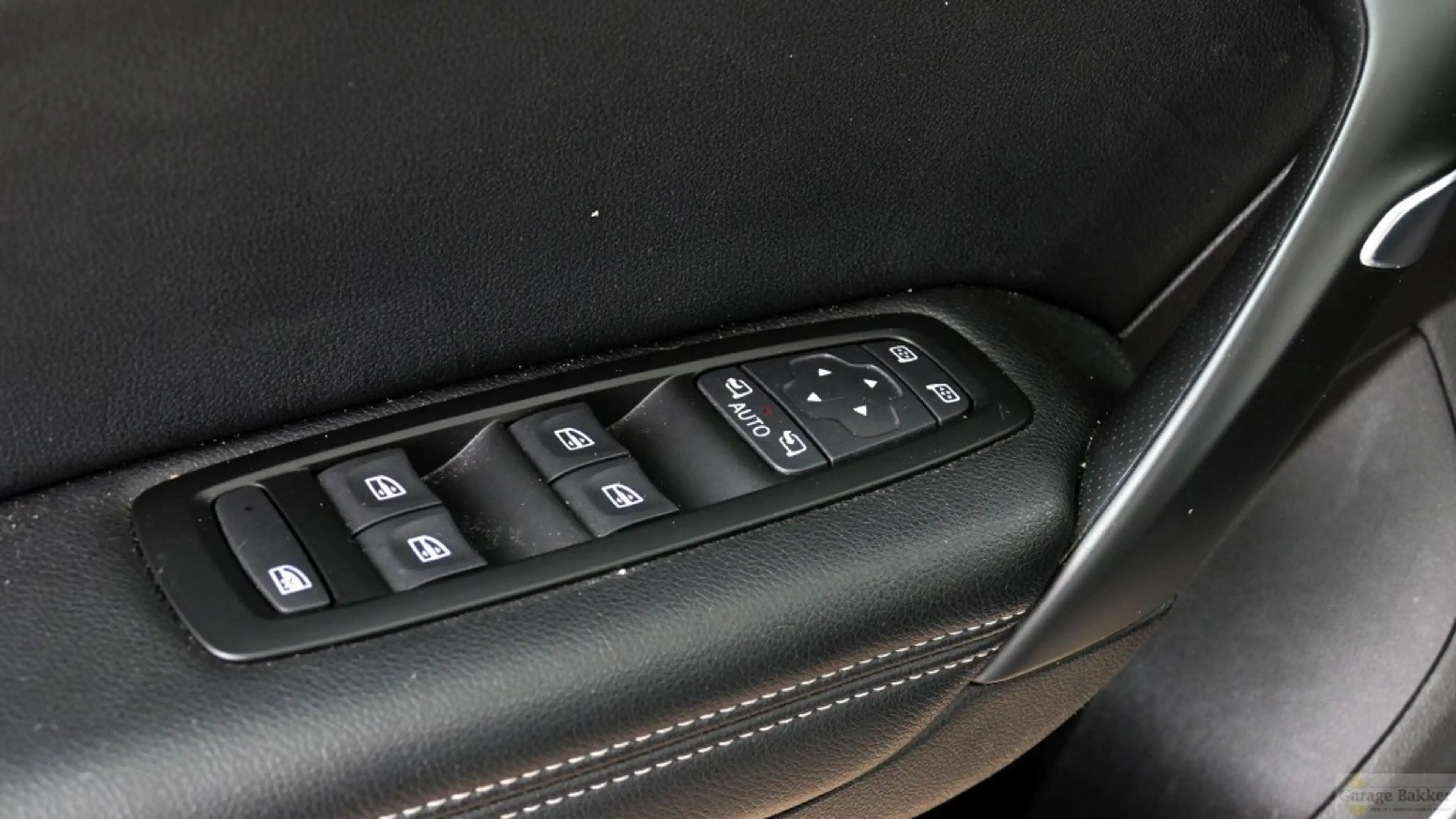 Renault Megane TCe 140 EDC Automaat Limited — photo 18