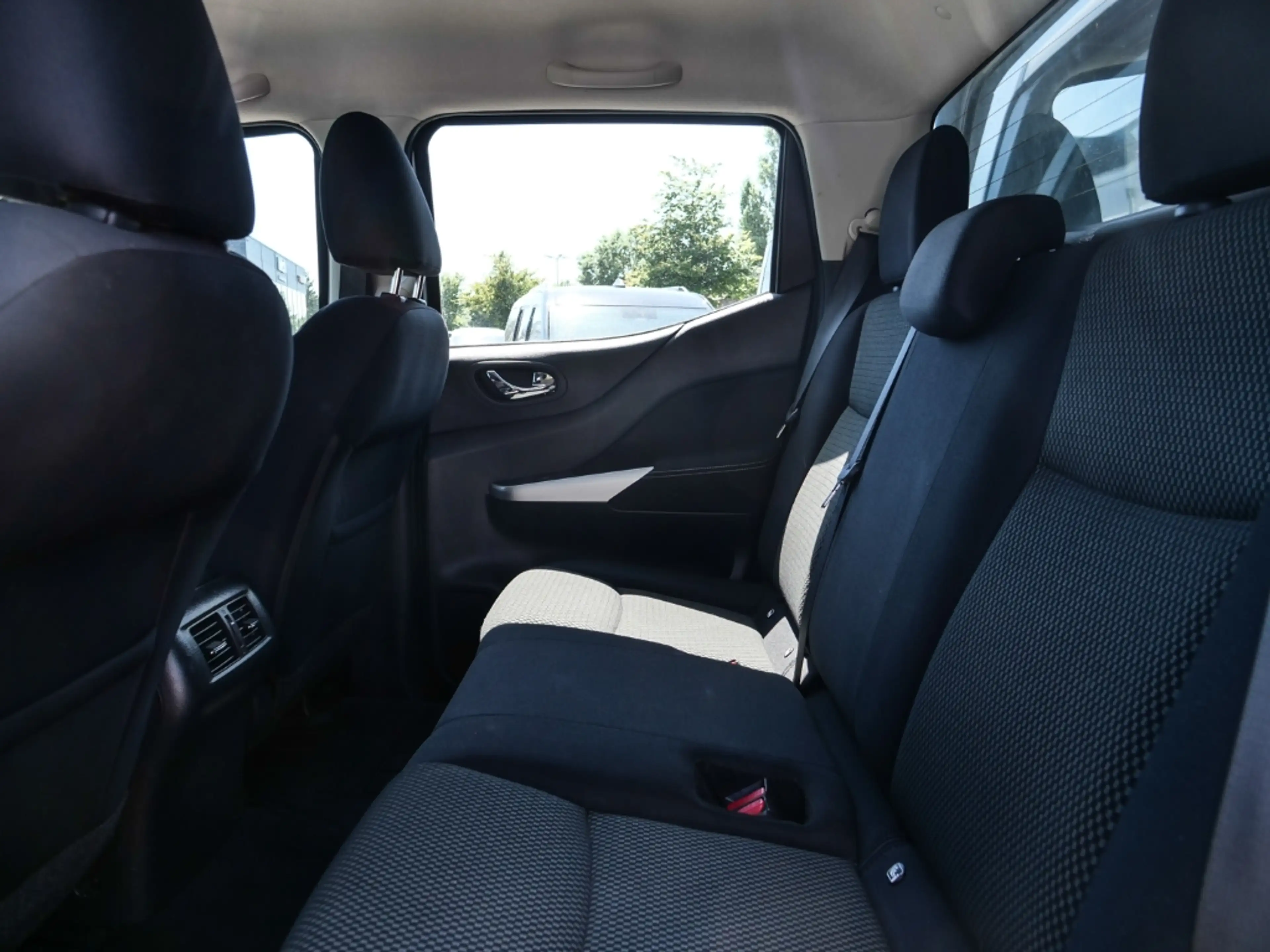Nissan Navara NP300 Acenta Double Cab 4x4 2.3 dCi EU6d-T AHK Spe — photo 8