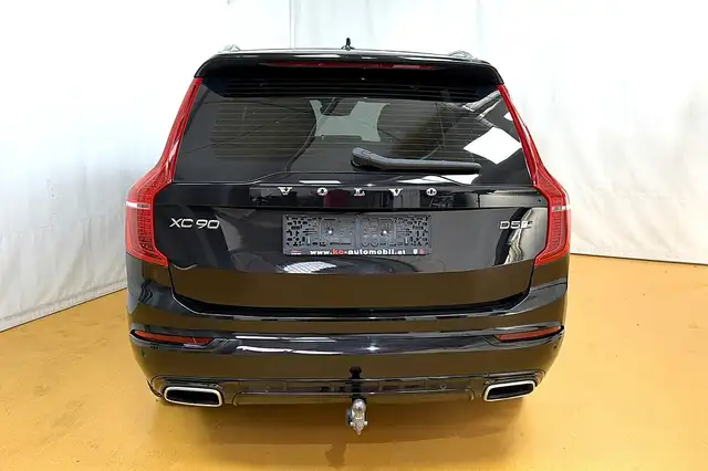 Volvo XC90 view 11