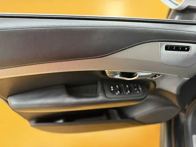 Volvo XC90 view 13