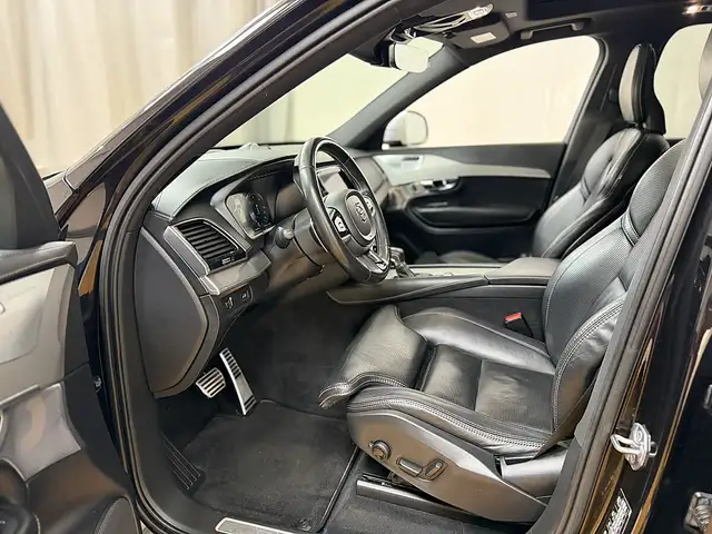 Volvo XC90 view 7