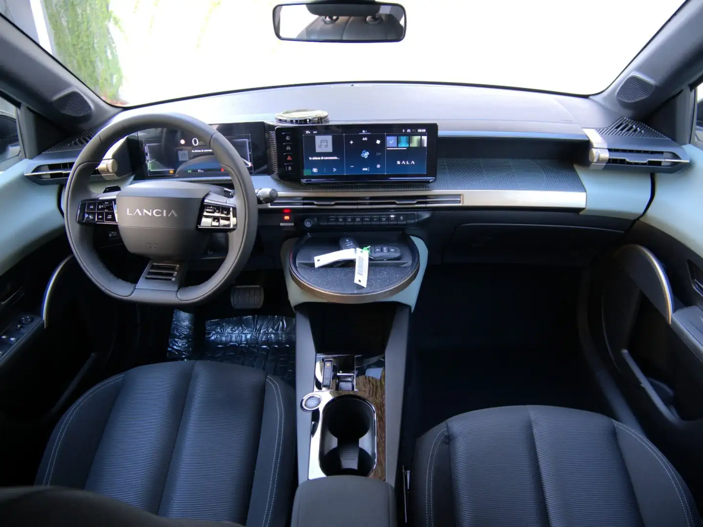Lancia Ypsilon Ibrida 100cv Ypsilon e-DCT Automatica KM Zero Bianco - 2