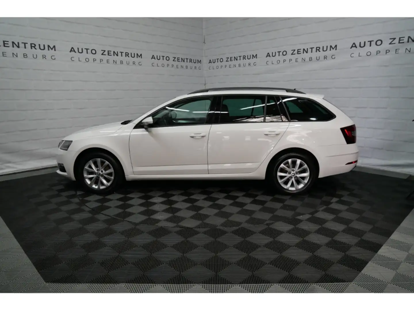 Skoda Octavia Combi Tour 1.5 TGI LED+Navi+Maxi-Dot+ACC Weiß - 2