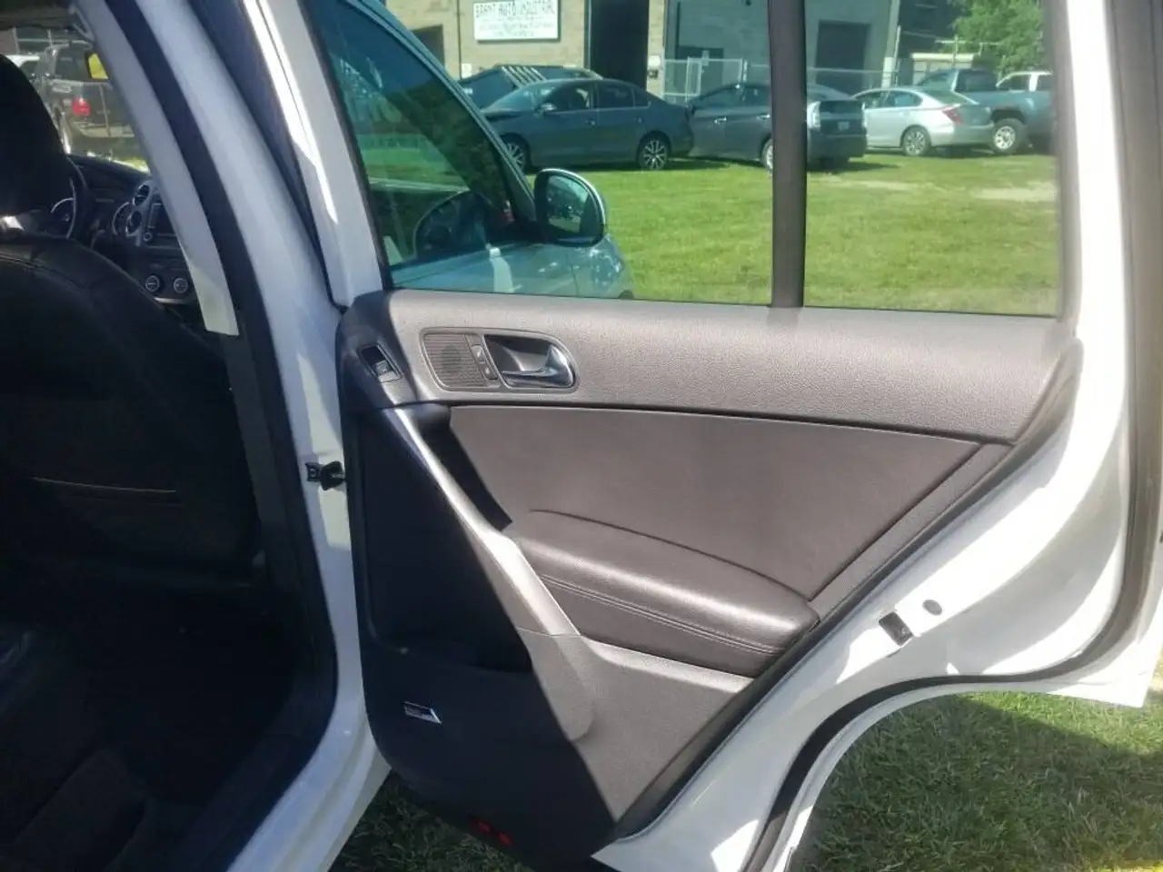 Volkswagen Tiguan снимка Volkswagen Tiguan