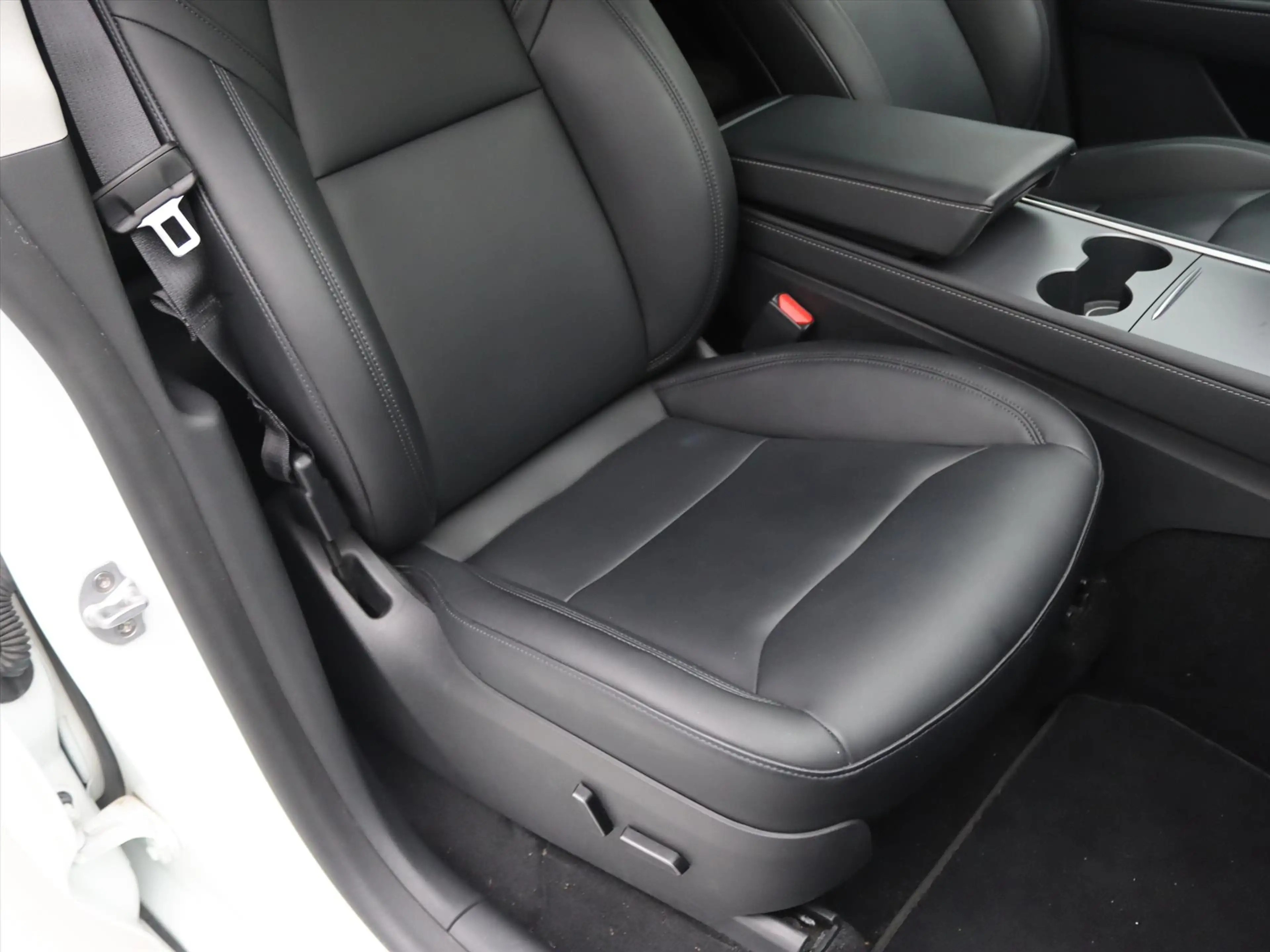 Tesla Model Y Long Range AWD 75kWh 351pk 93.8% SoH [ TREKHAAK+AM — photo 15