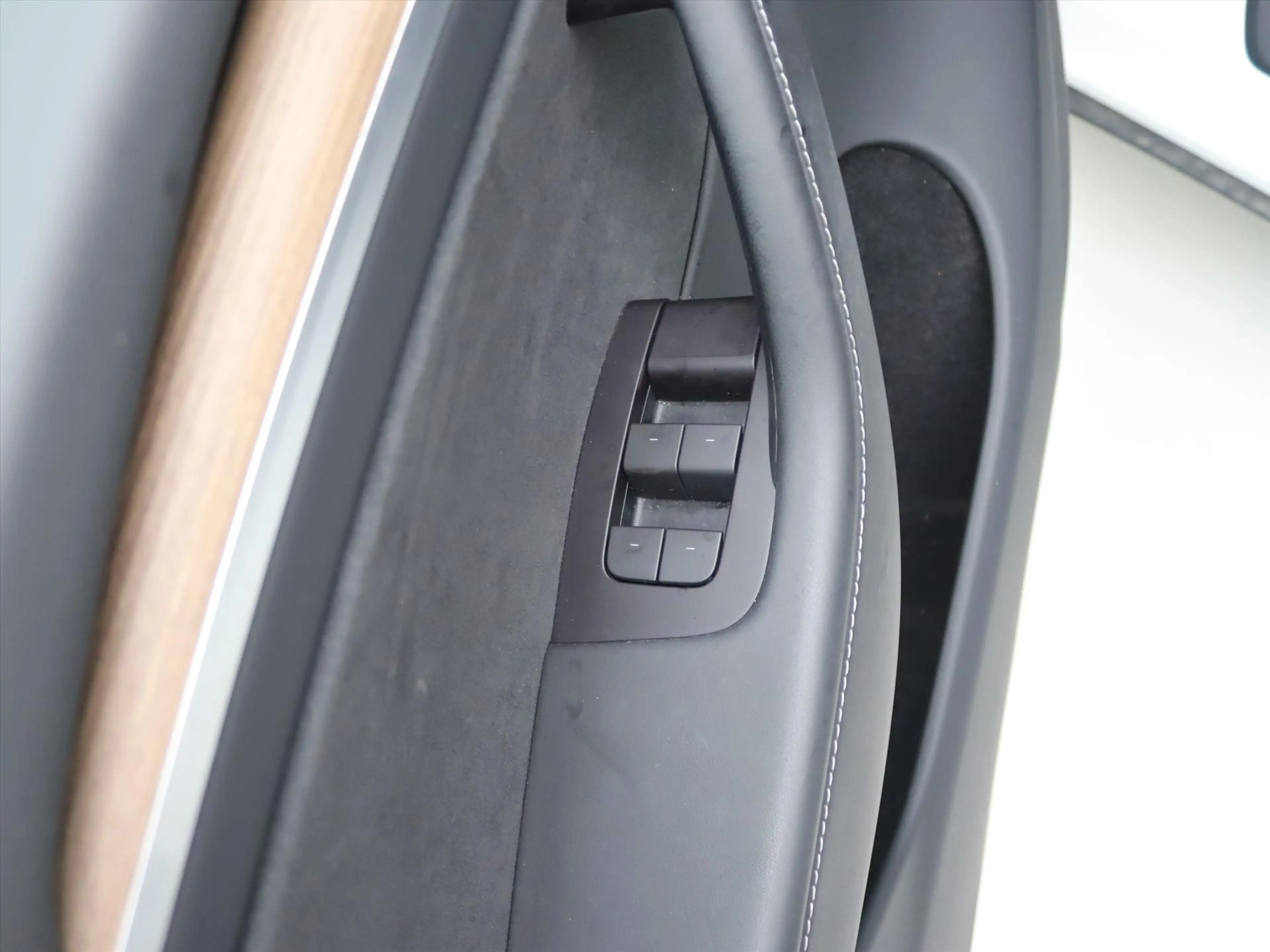 Tesla Model Y Long Range AWD 75kWh 351pk 93.8% SoH [ TREKHAAK+AM — photo 30