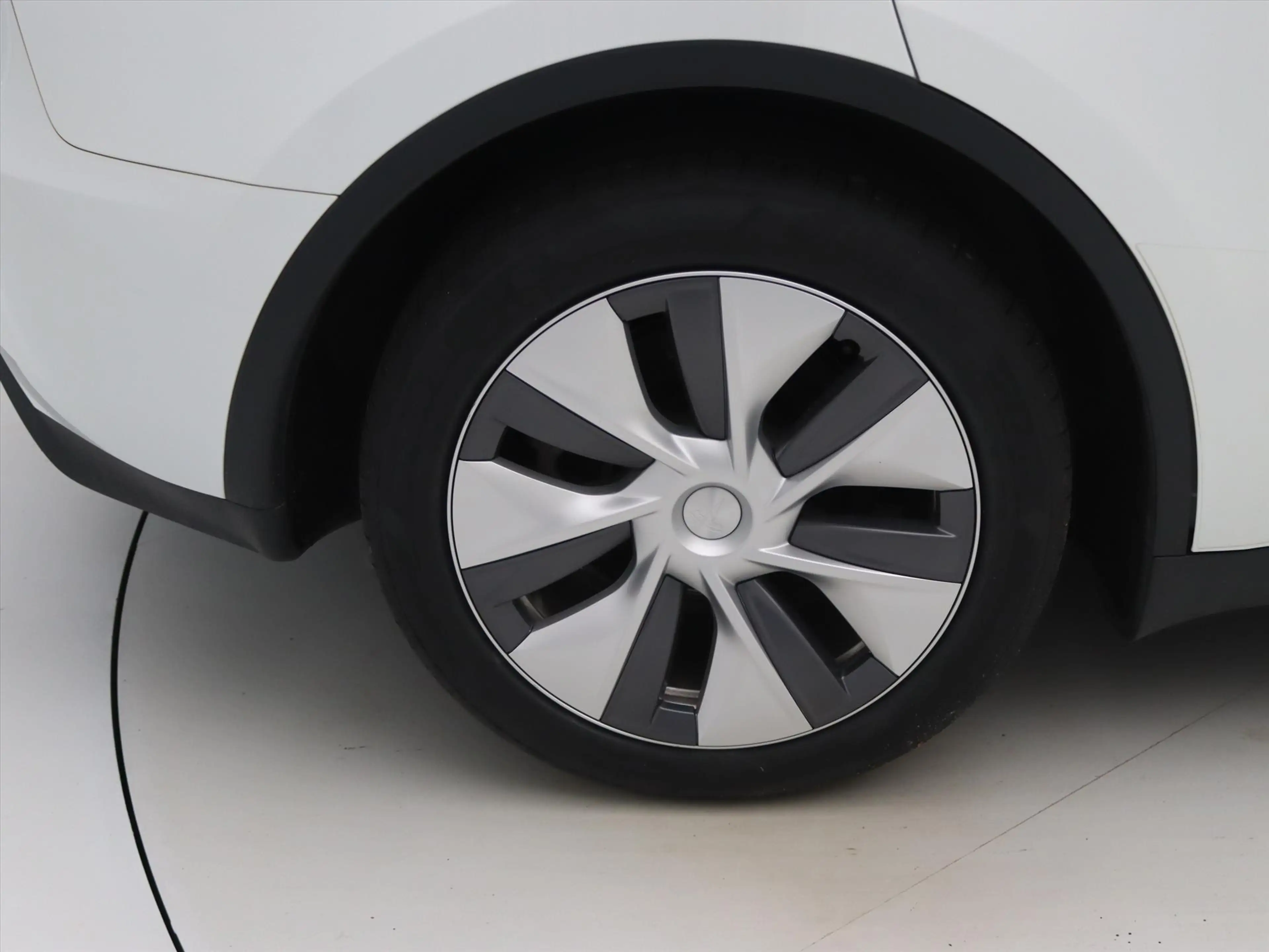 Tesla Model Y Long Range AWD 75kWh 351pk 93.8% SoH [ TREKHAAK+AM — photo 9