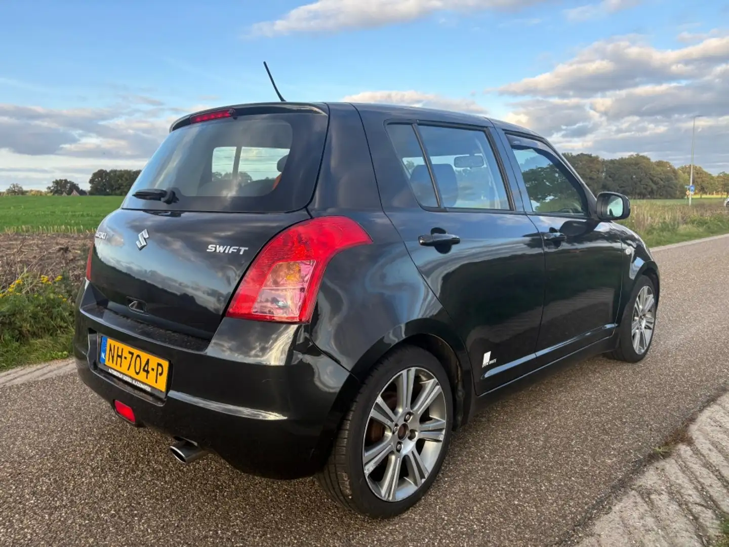 Suzuki Swift 1.3 SPORT / AIRCO / 5 DRS Zwart - 2