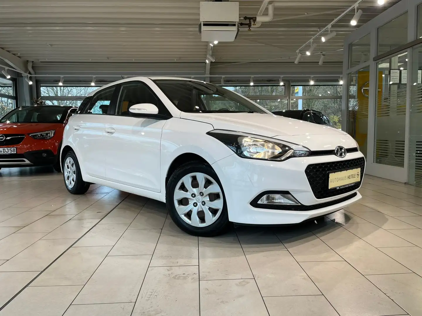 Hyundai i20 Classic Klima inkl. 12 Monate GW Garantie USB Weiß - 1