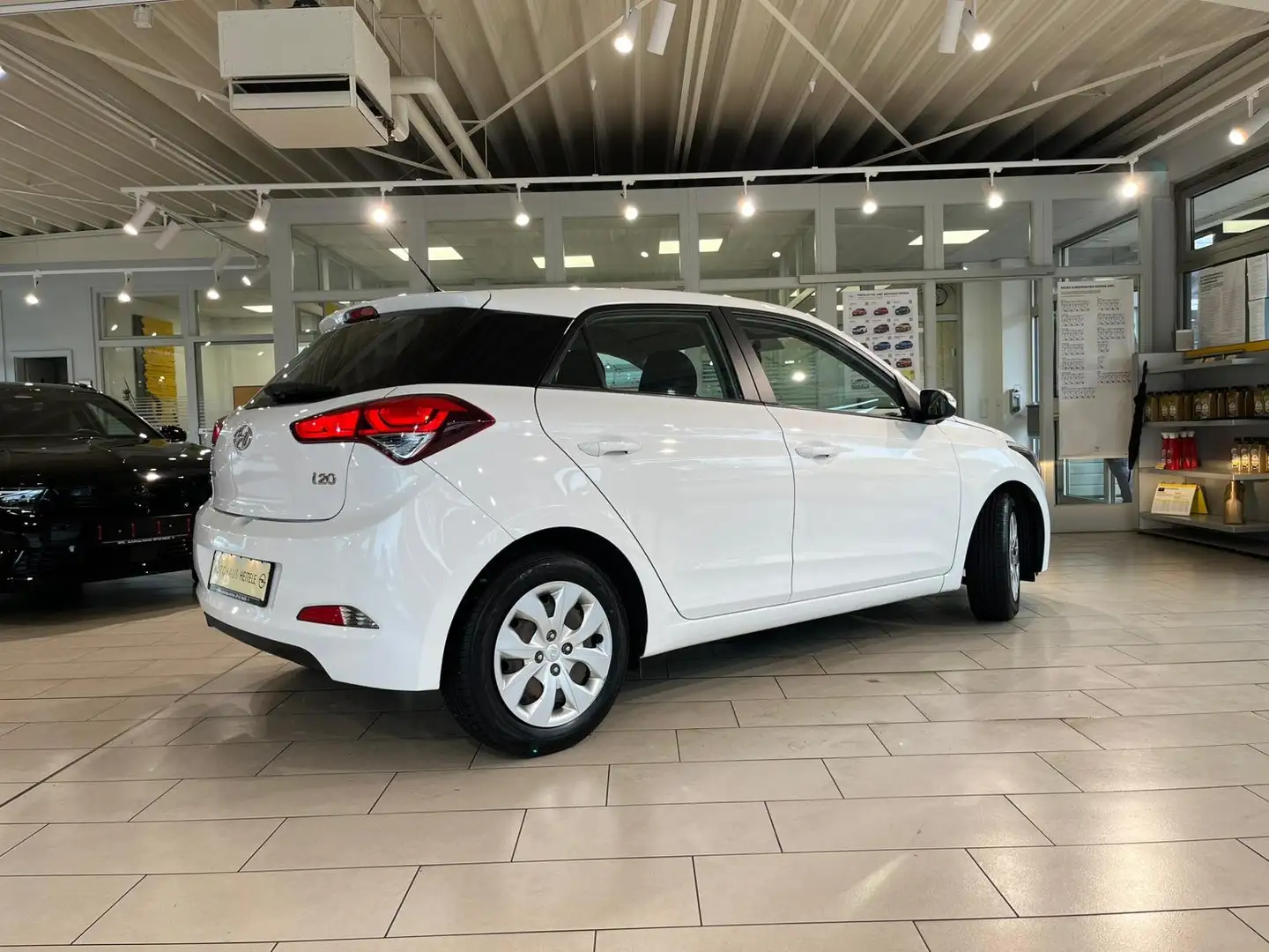 Hyundai i20 Classic Klima inkl. 12 Monate GW Garantie USB Weiß - 2