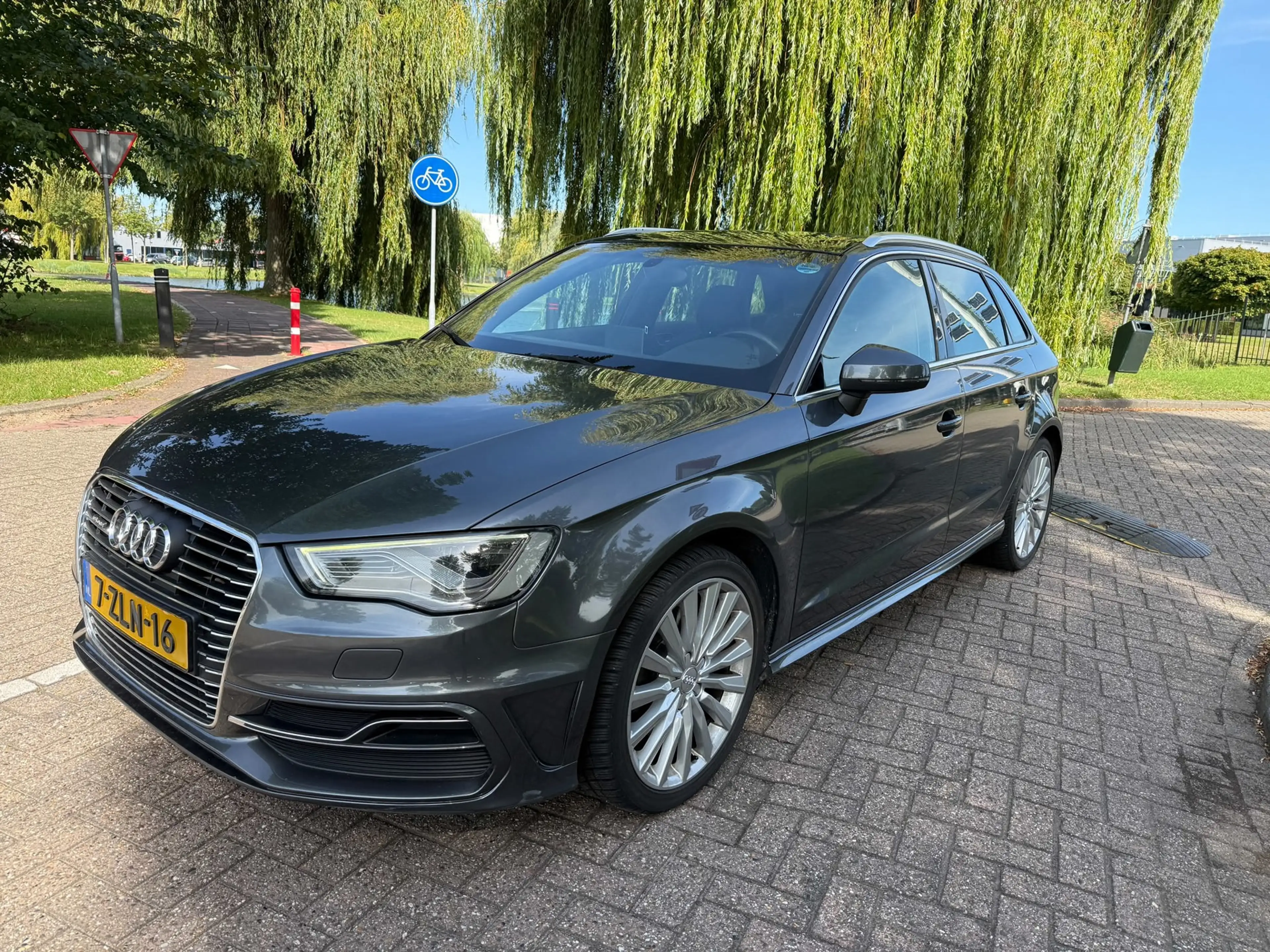 Audi A3 Sportback 1.4 e-tron PHEV Ambition Pro Line plus — photo 2