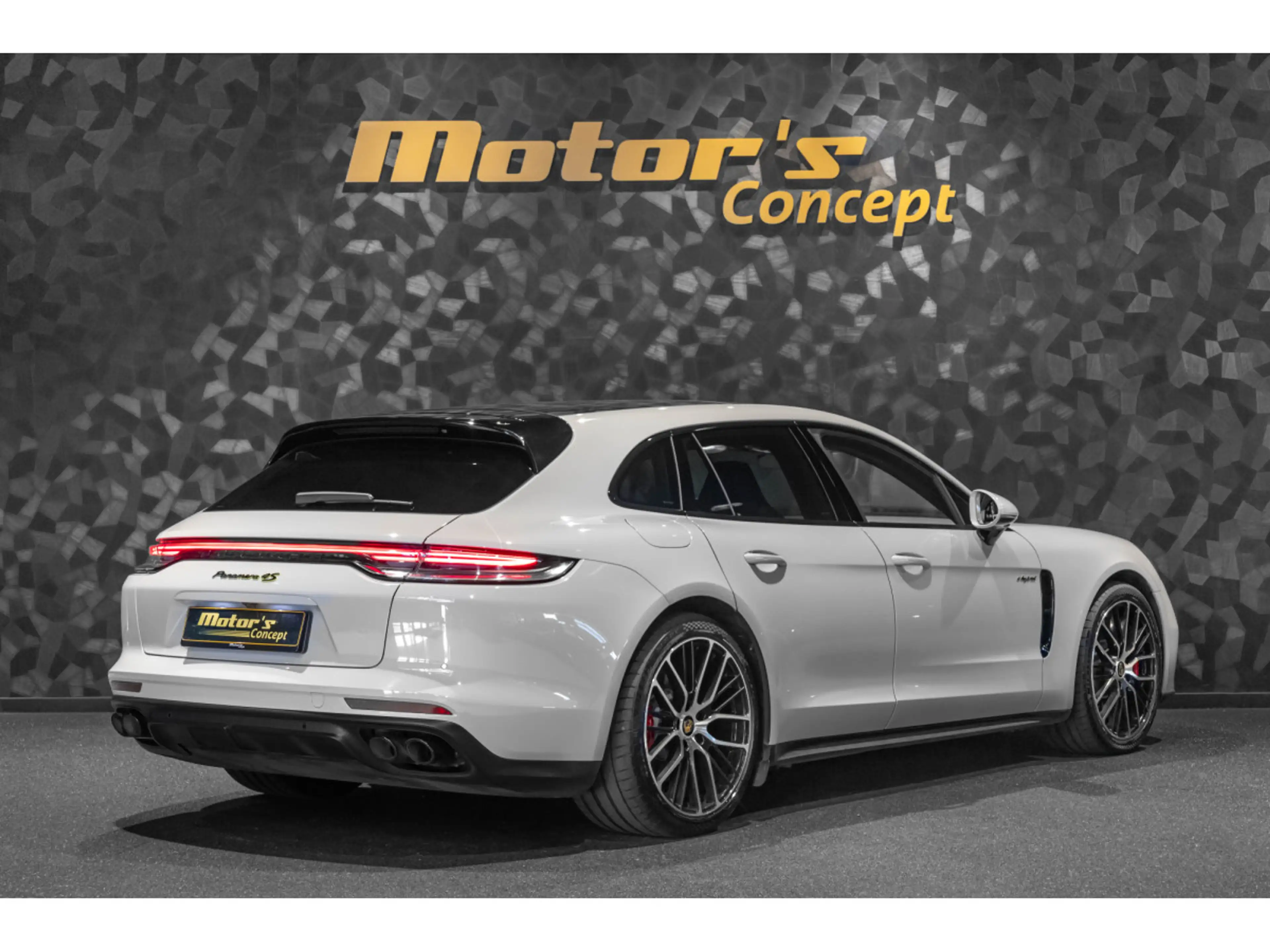Porsche Panamera 4S SportTurismo E-Hyrbid — photo 2