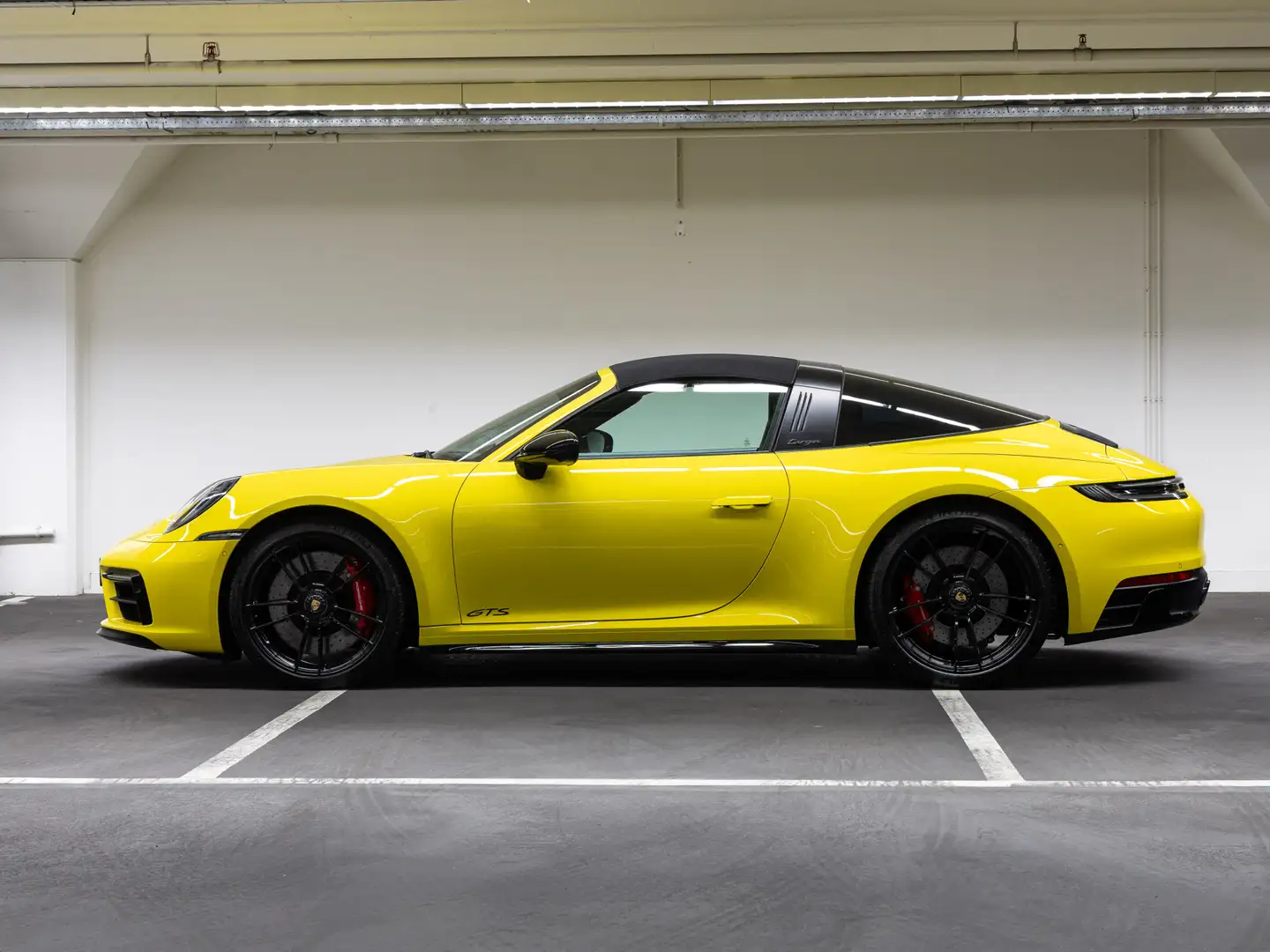 Porsche 992 Targa 4 GTS Jaune - 2