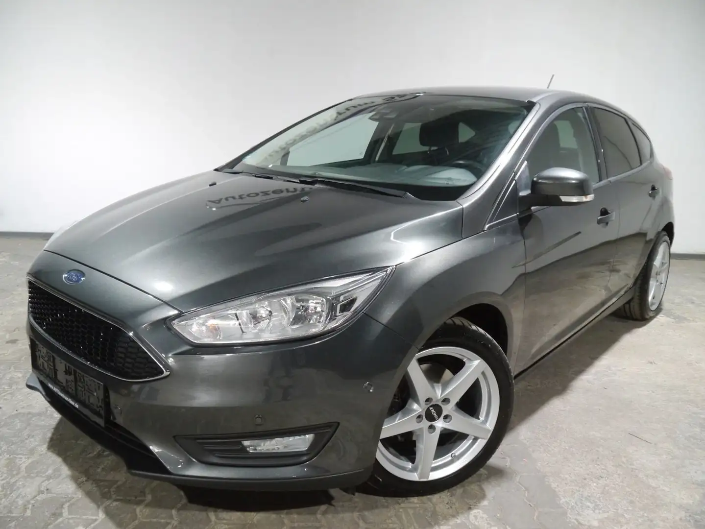 Ford Focus Business Klima Navi SH Tempomat PDC BT USB Grau - 2