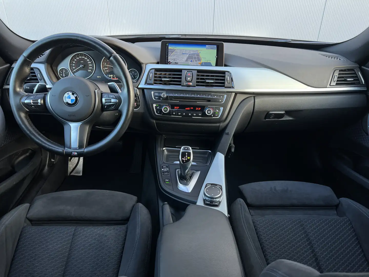 BMW 320 3-serie Gran Turismo 320i Executive Automaat M-Pak Fekete - 2