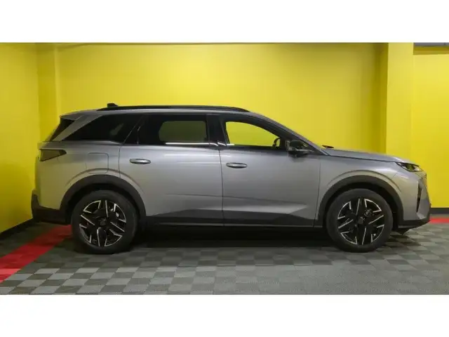 Peugeot 5008 view 4
