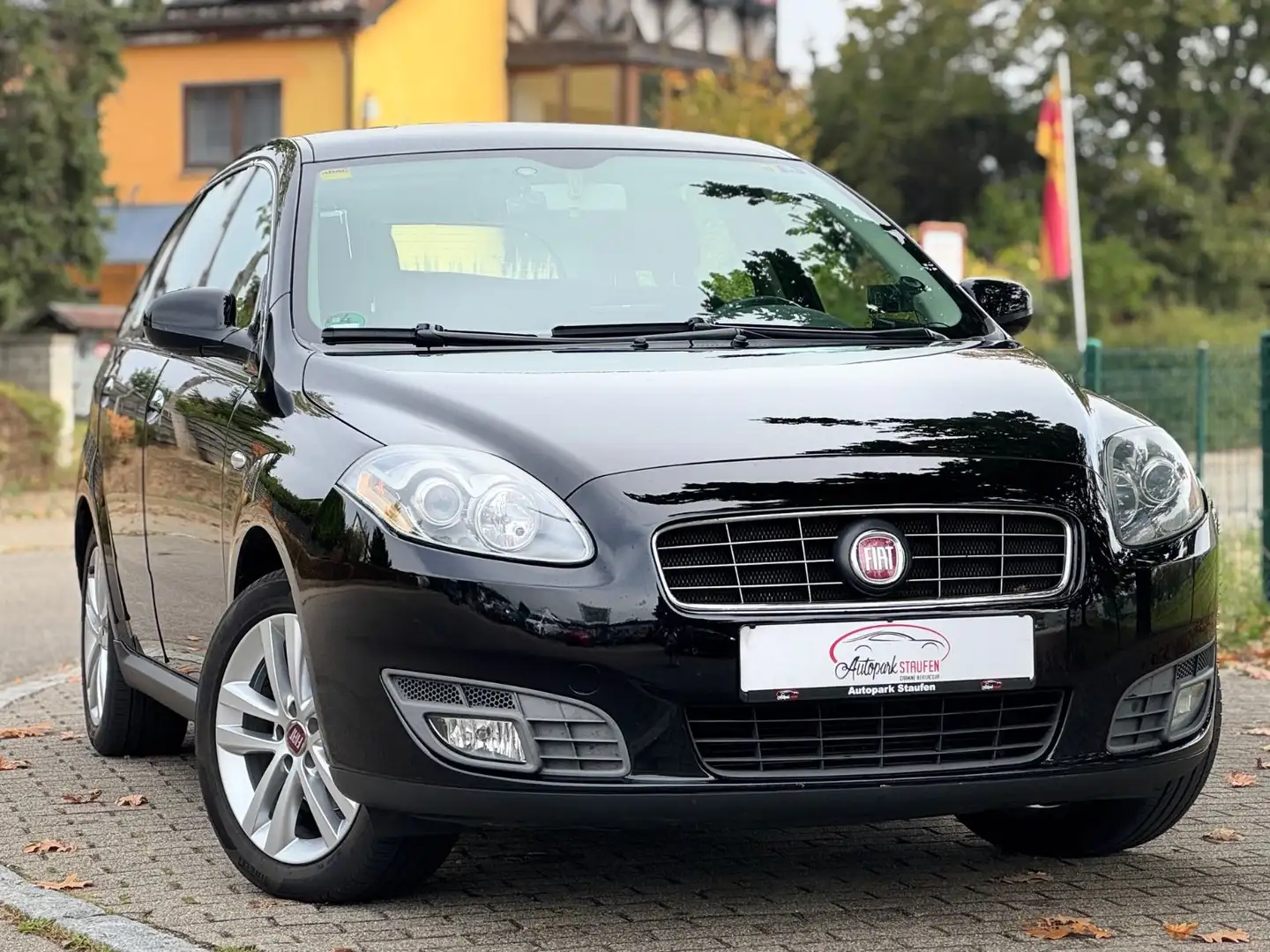 Fiat Croma 2.2 16V MPI Emotion Schwarz - 1